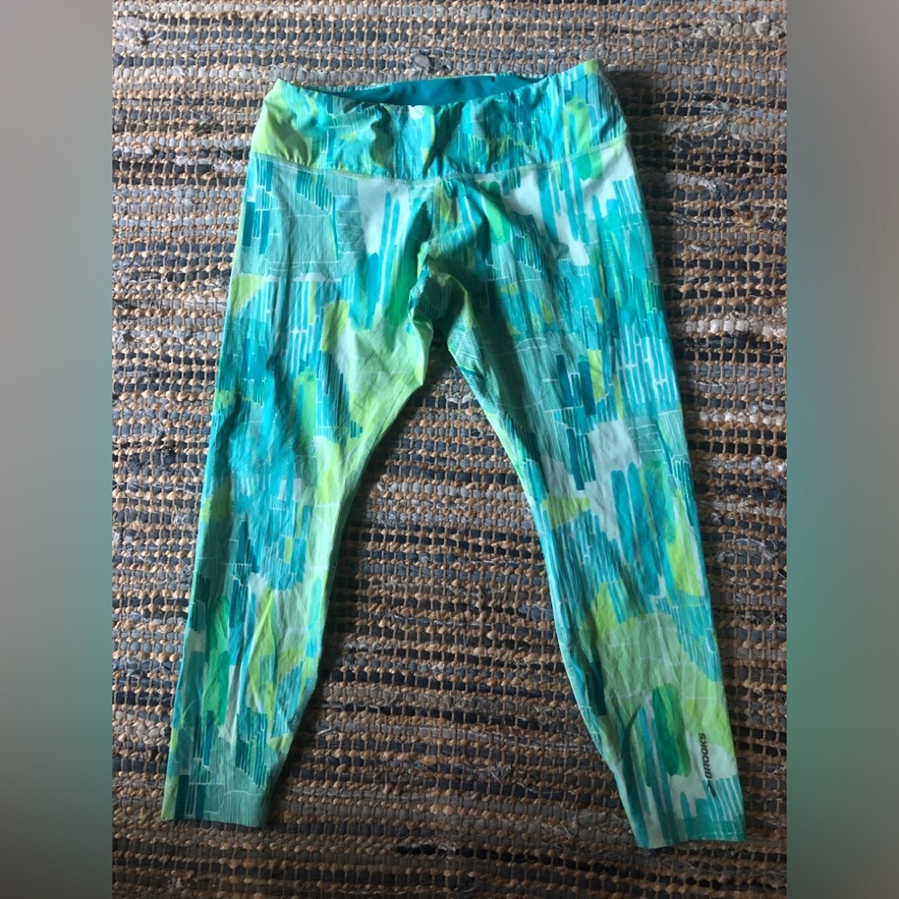 Women’s Brooks Green & Teal Patterned Active Leggings
Run Happy
Size L